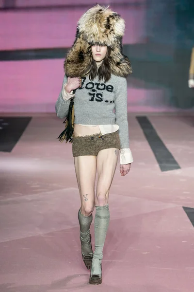 Look 10